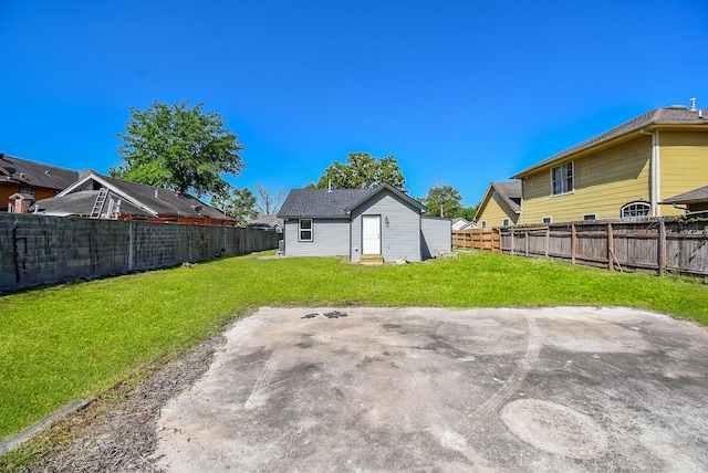 view of yard featuring a fenced backyard and a patio area