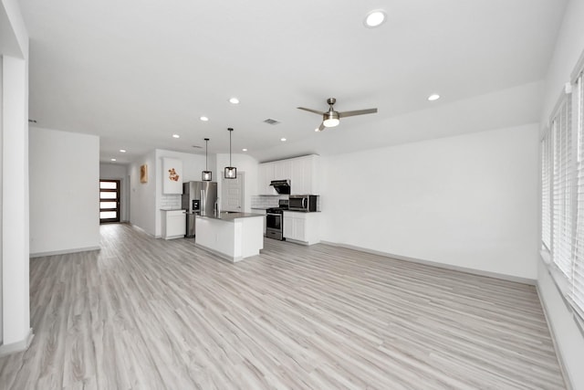 unfurnished living room featuring a ceiling fan, visible vents, baseboards, light wood finished floors, and recessed lighting