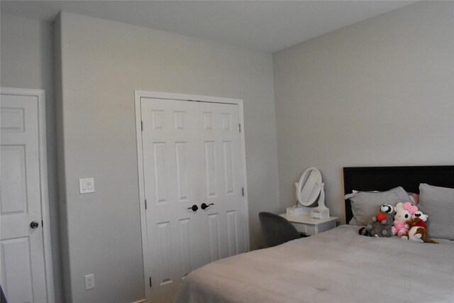 bedroom with a closet