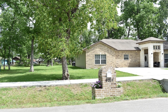 view of front of house featuring a front yard and brick siding