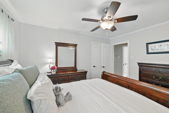5415 Wigton Dr, Houston, TX 77096 - bedroom with crown molding and a ceiling fan