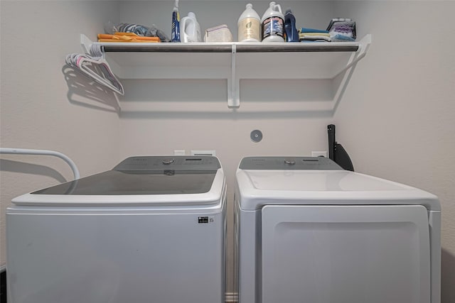 3923 Hawaiian Ct, Baytown, TX 77521 - laundry area featuring washer and dryer