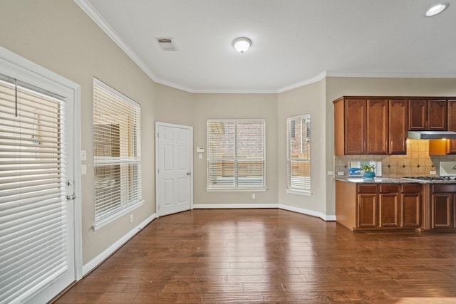 kitchen with visible vents, ornamental molding, tasteful backsplash, and dark wood-type flooring