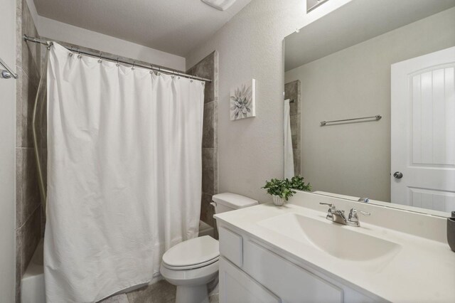 full bath with vanity, toilet, and shower / tub combo