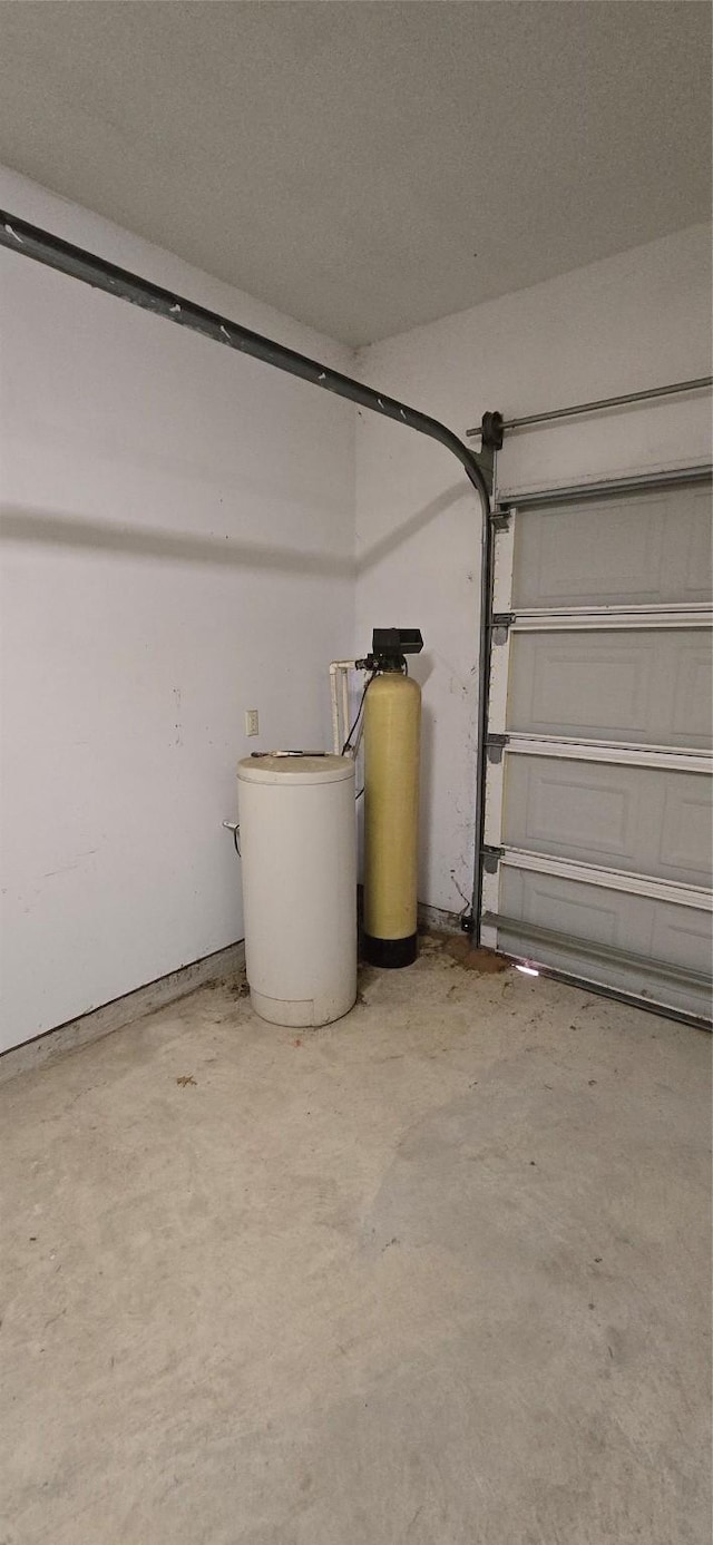 interior space featuring concrete flooring