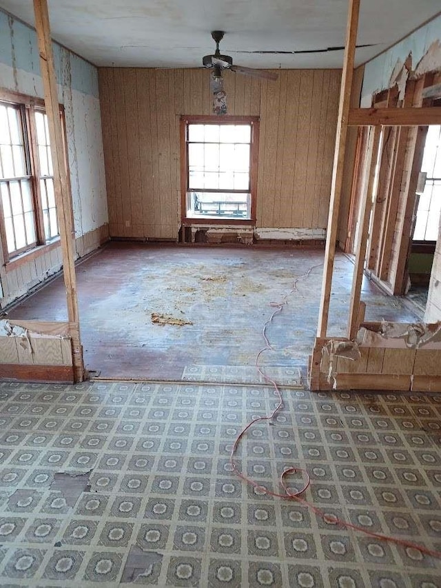 unfurnished room featuring ceiling fan