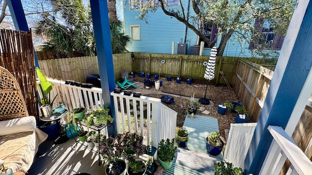 805 10th St, Galveston, TX 77550 - view of yard featuring a fenced backyard
