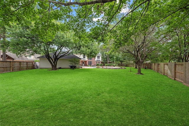 view of yard featuring a fenced backyard