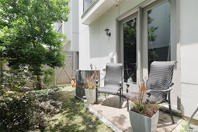 6113 Nicholas Grove Pl, Houston, TX 77055 - view of patio with cooling unit