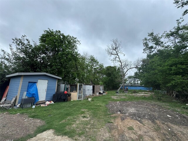 5526 Bunte St, Houston, TX 77026 - view of yard featuring an outbuilding and a shed