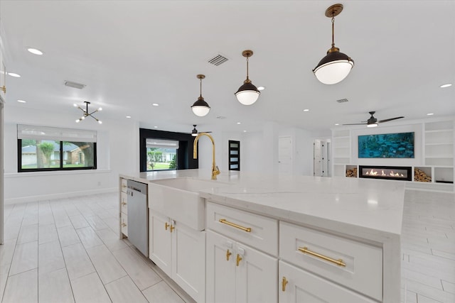 2611 Teague Rd, Houston, TX 77080 - kitchen with visible vents, open floor plan, ceiling fan, and dishwasher