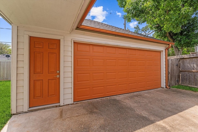2611 Teague Rd, Houston, TX 77080 - garage with fence