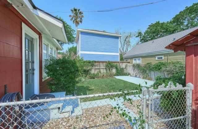 219 W 13th St, Houston, TX 77008 - view of yard featuring a fenced backyard and a gate