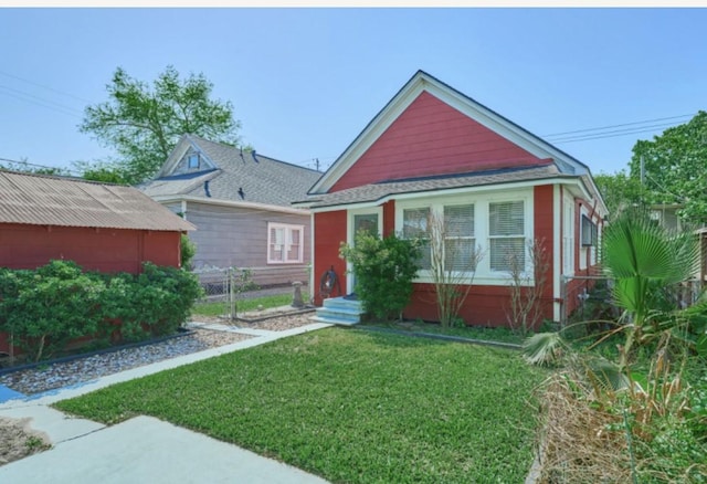 219 W 13th St, Houston, TX 77008 - view of front of property featuring a front lawn and fence