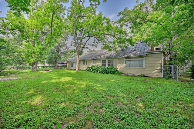 708 4th St, Sealy, TX 77474 - view of yard