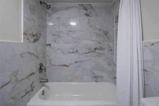 1311 Antoine Dr Unit 245, Houston, TX 77055 - full bath with toilet and shower / tub combo with curtain