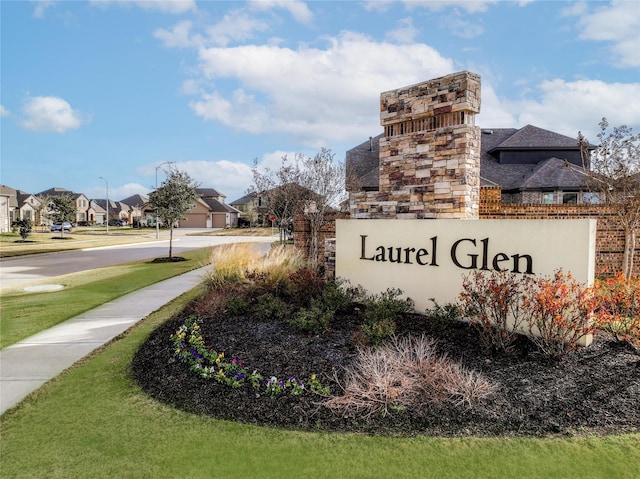 community / neighborhood sign featuring a residential view
