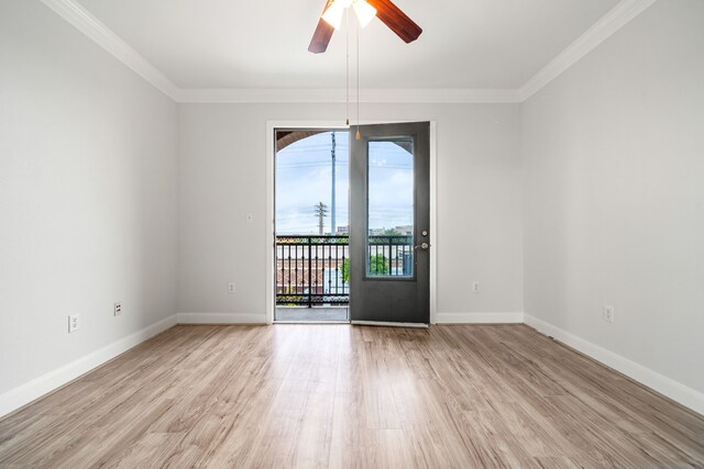 unfurnished room featuring light wood-style floors, crown molding, baseboards, and ceiling fan