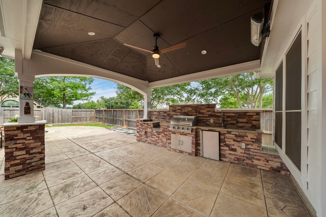 3615 Caleb Ln, Missouri City, TX 77459 - view of patio featuring grilling area, area for grilling, a fenced backyard, and ceiling fan