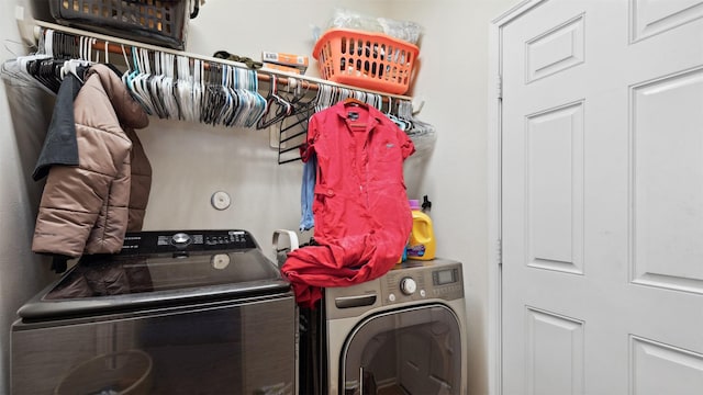 laundry room with laundry area and washing machine and dryer