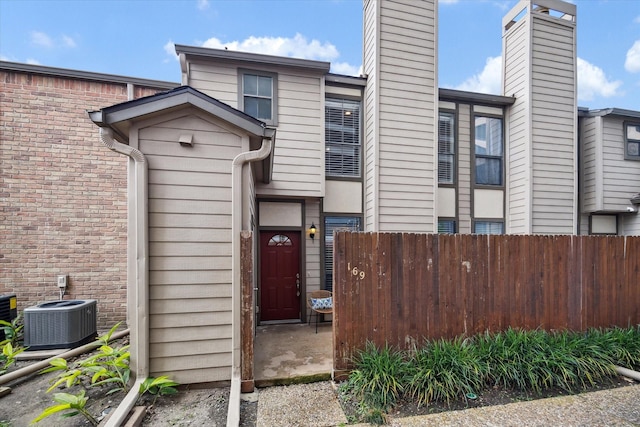 1201 Mcduffie St Unit 169, Houston, TX 77019 - view of property with cooling unit, a chimney, and fence