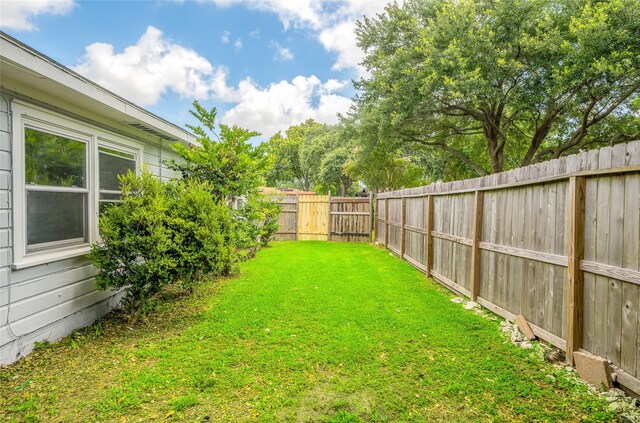 409 24th Ave N, Texas City, TX 77590 - view of fenced backyard