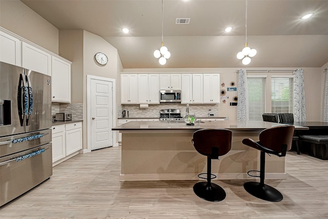 4723 Great Acre Ln, Fresno, TX 77545 - kitchen with a kitchen breakfast bar, visible vents, tasteful backsplash, vaulted ceiling, and stainless steel appliances