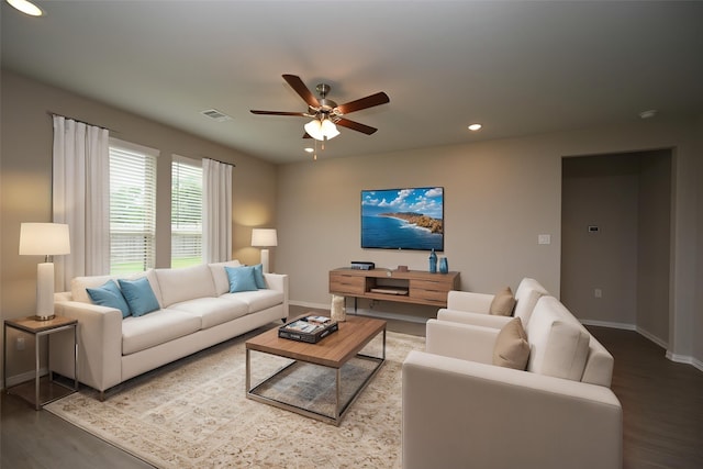 living room featuring visible vents, wood finished floors, baseboards, ceiling fan, and recessed lighting