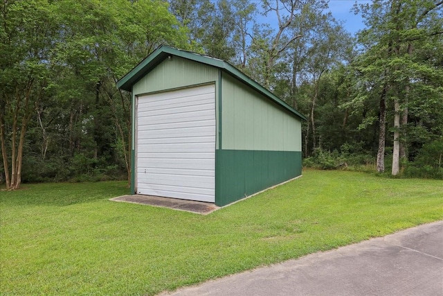 view of outdoor structure with an outdoor structure and a wooded view