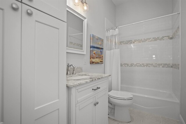 207 W Neyland St, Colmesneil, TX 75938 - full bathroom with vanity, shower / bath combination with curtain, and toilet
