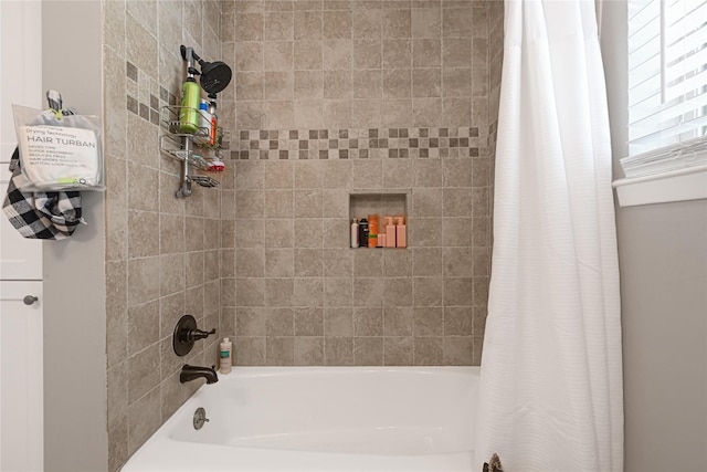 full bath with shower / bathtub combination with curtain