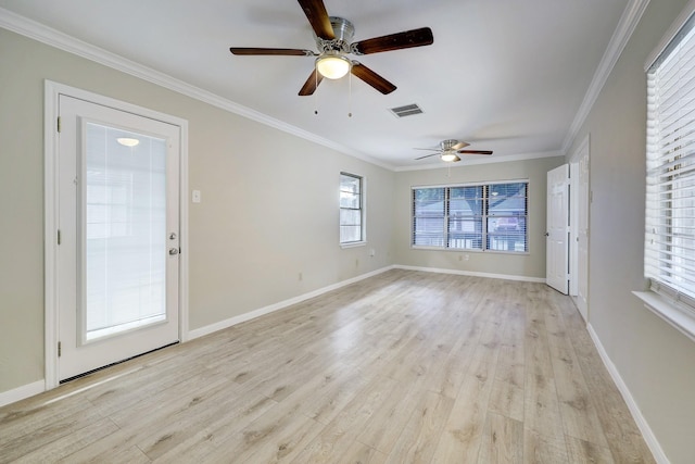 empty room with ceiling fan, light wood-style floors, baseboards, visible vents, and ornamental molding