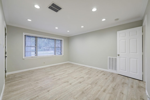empty room featuring ornamental molding, light wood finished floors, recessed lighting, and visible vents