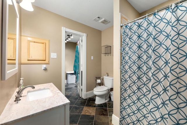 bathroom with a shower with curtain, visible vents, vanity, baseboards, and toilet