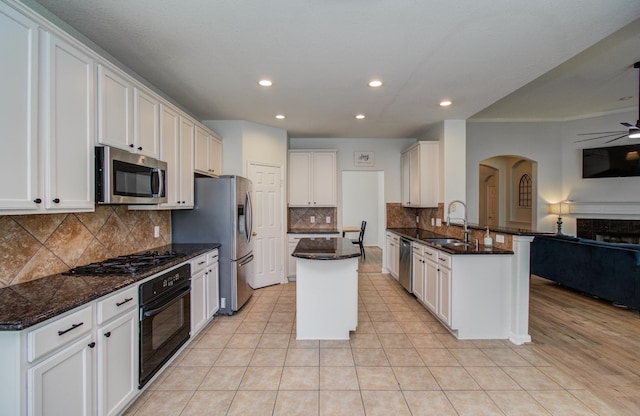 18611 Camellia Estates Ln, Cypress, TX 77429 - kitchen with a sink, a peninsula, open floor plan, stainless steel appliances, and recessed lighting