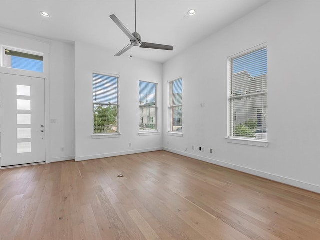 foyer featuring light wood-style floors, a ceiling fan, baseboards, and recessed lighting