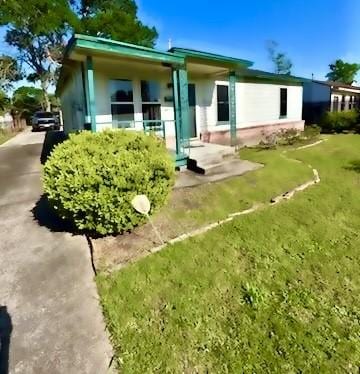 view of front of home with stucco siding and a front yard