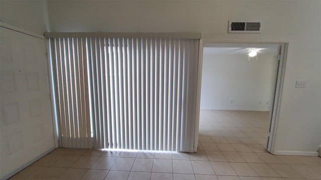 spare room featuring visible vents and light tile patterned flooring