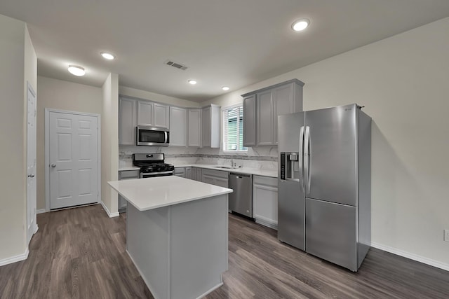 4202 Amber Ruse Dr, Conroe, TX 77304 - kitchen featuring a sink, stainless steel appliances, visible vents, dark wood-style flooring, and gray cabinetry