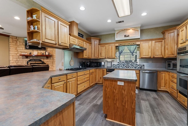 kitchen featuring under cabinet range hood, stainless steel appliances, visible vents, and dark wood-type flooring