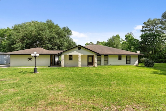 ranch-style home featuring a front yard