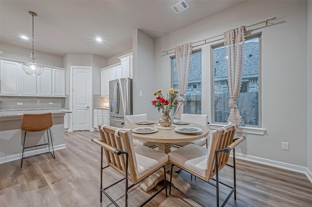 dining area with visible vents, recessed lighting, baseboards, and light wood-type flooring