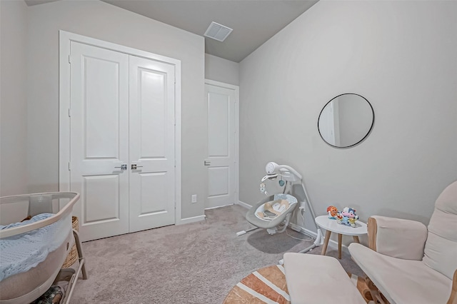living area with baseboards, carpet flooring, and visible vents