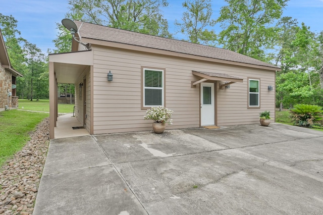9948 Roda Dr, Conroe, TX 77303 - exterior space with a front yard