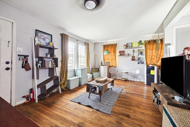 1206 Shearn St, Houston, TX 77007 - living area featuring wood finished floors