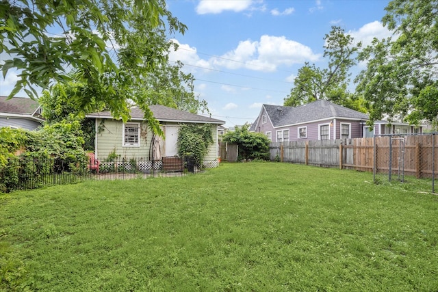 1206 Shearn St, Houston, TX 77007 - view of yard featuring a fenced backyard