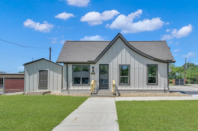 917 Houston St, Conroe, TX 77301 - modern farmhouse style home with a shingled roof, board and batten siding, and a front yard
