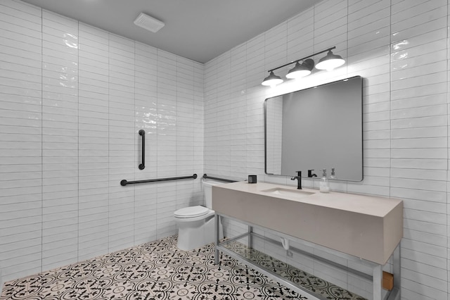 917 Houston St, Conroe, TX 77301 - full bathroom with vanity, toilet, and tile walls