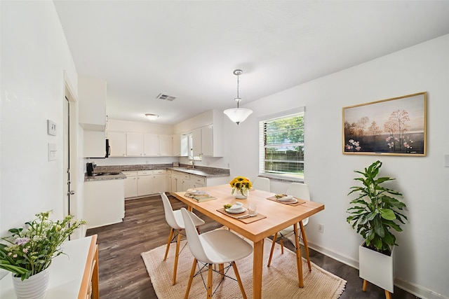 2326 20th Ave N, Texas City, TX 77590 - dining space featuring dark wood-style flooring and baseboards
