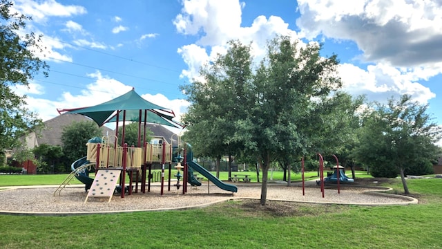 11143 Dunstan Hill Dr, Richmond, TX 77407 - community playground with a lawn